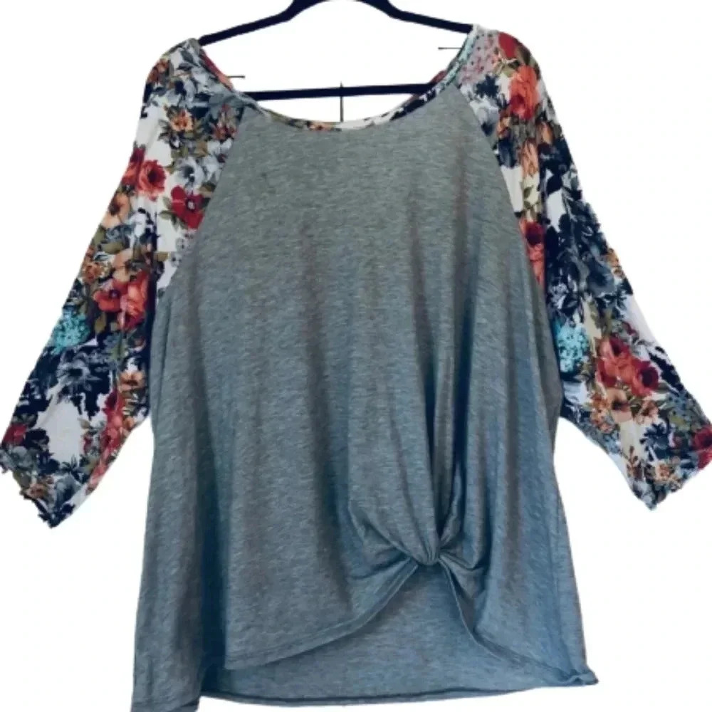 3/4 flower sleeve gray shirt